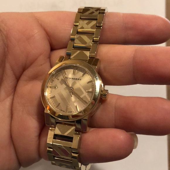 Burberry Rose Gold Watch - Picture 5 of 5